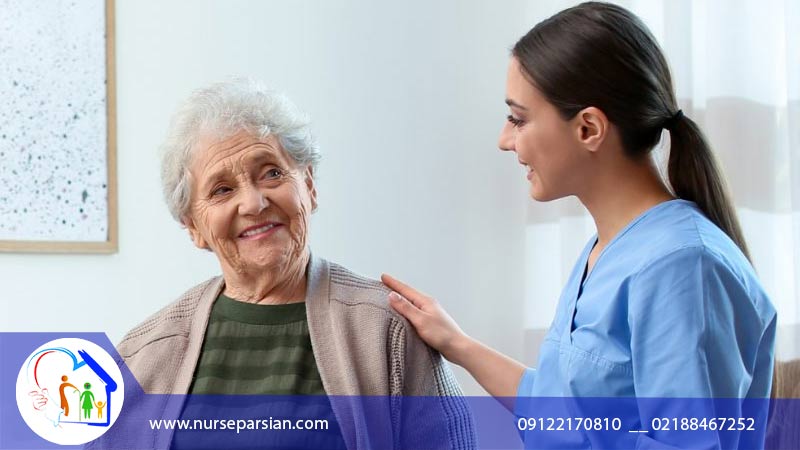 پرستار سالمند در پیروزی در منزل
